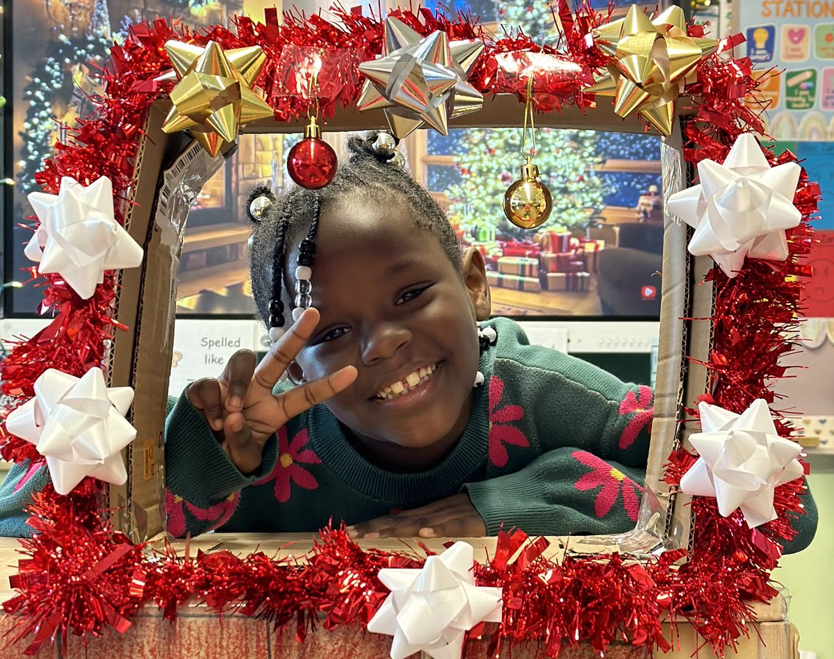 Amelia Nicholasi 📚❤️✏️ tweet media