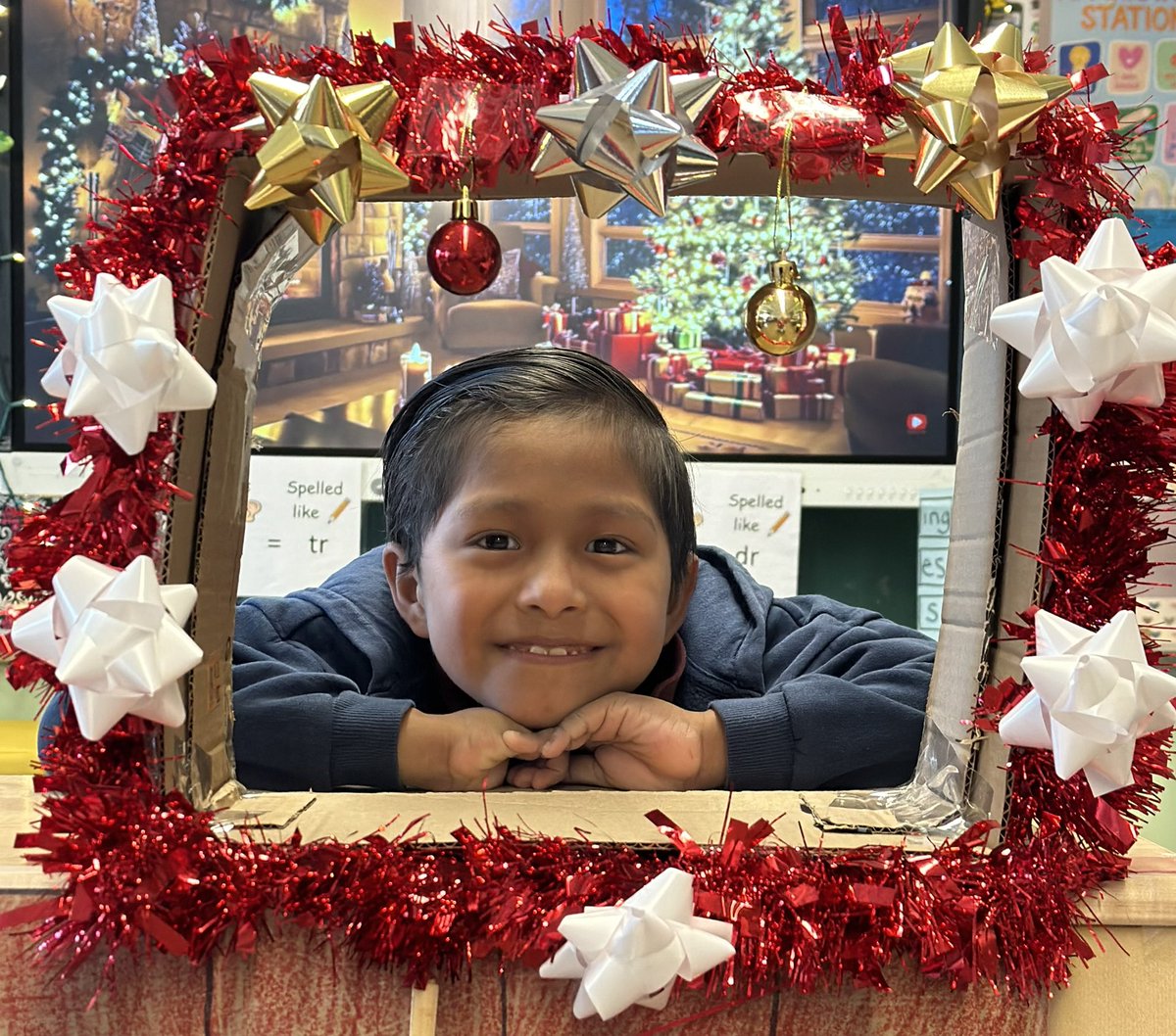 Amelia Nicholasi 📚❤️✏️ tweet media