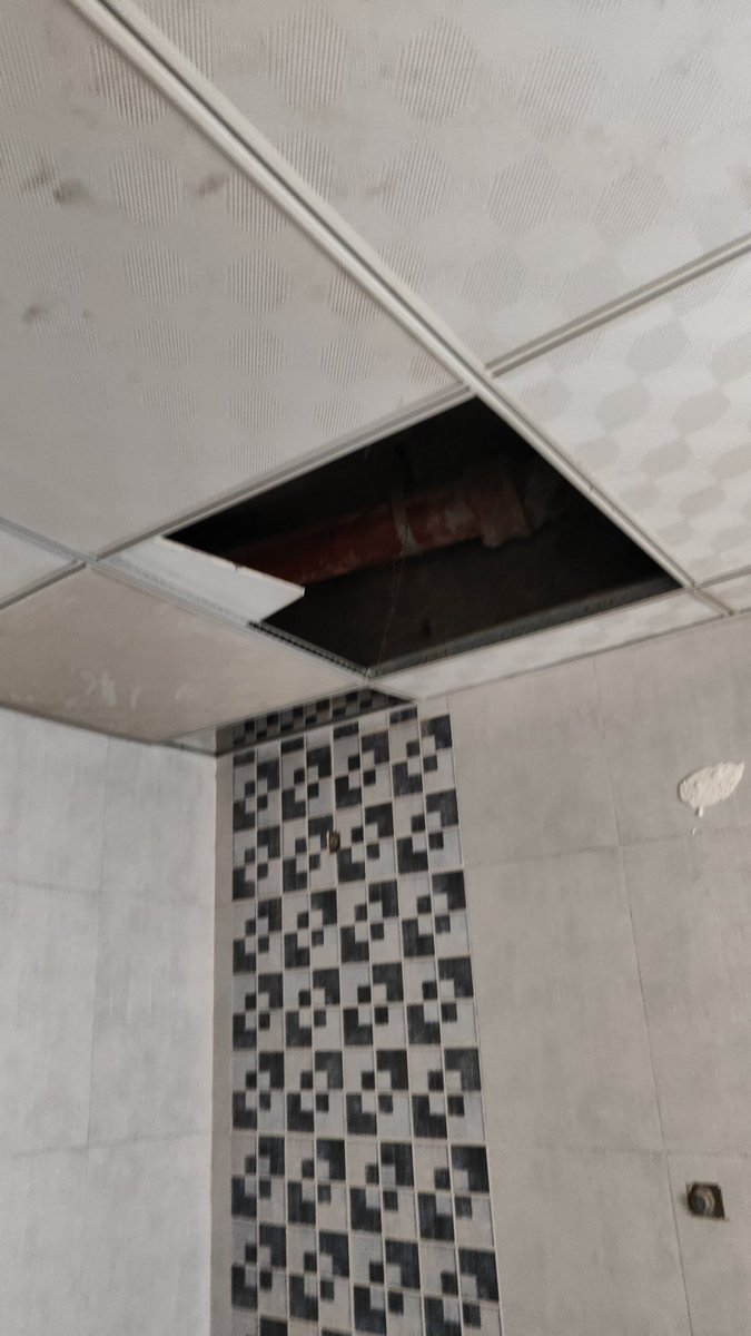 prakharrohatgi's tweet photo. @official_dda G-403 flat @ GVC sector 19b, condition on 16.12.2024. I'm Co-allottee, PL issued on 27.09.2024. But flat not ready for handover even after 50 days. 100% payment taken on pretext of ready society, but flat itself is not habitable. @PMOIndia @MoHUA_India @LtGovDelhi https://t.co/hgHLoNdKoy
