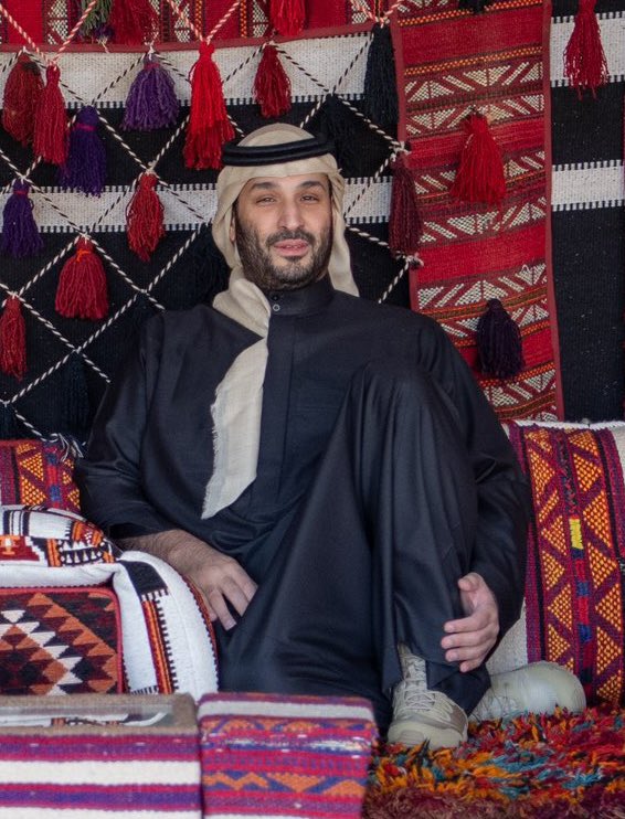 bin_muneerr's tweet photo. في صحاري المملكة ، حيث الأصالة والعراقة سمو سيدي ولي العهد بإطلالته الشتوية ، يجسد الشموخ والعزة قائد استثنائي يعكس أصالة الماضي وعظمة الحاضر يحمل طموحات امة ويسير بها بثبات نحو مستقبل يليق بعظمتها. 🇸🇦 https://t.co/5sCxIMYxgY