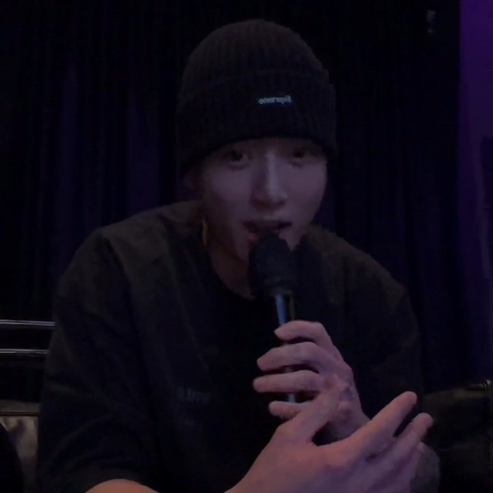 mubai__jk's tweet photo. อห จองกุกจับไมค์แล้ว เอาล่ะอาร์มี่คืนนี้ไม่ได้นอน 555555555555555 https://t.co/aCRBPo5yei