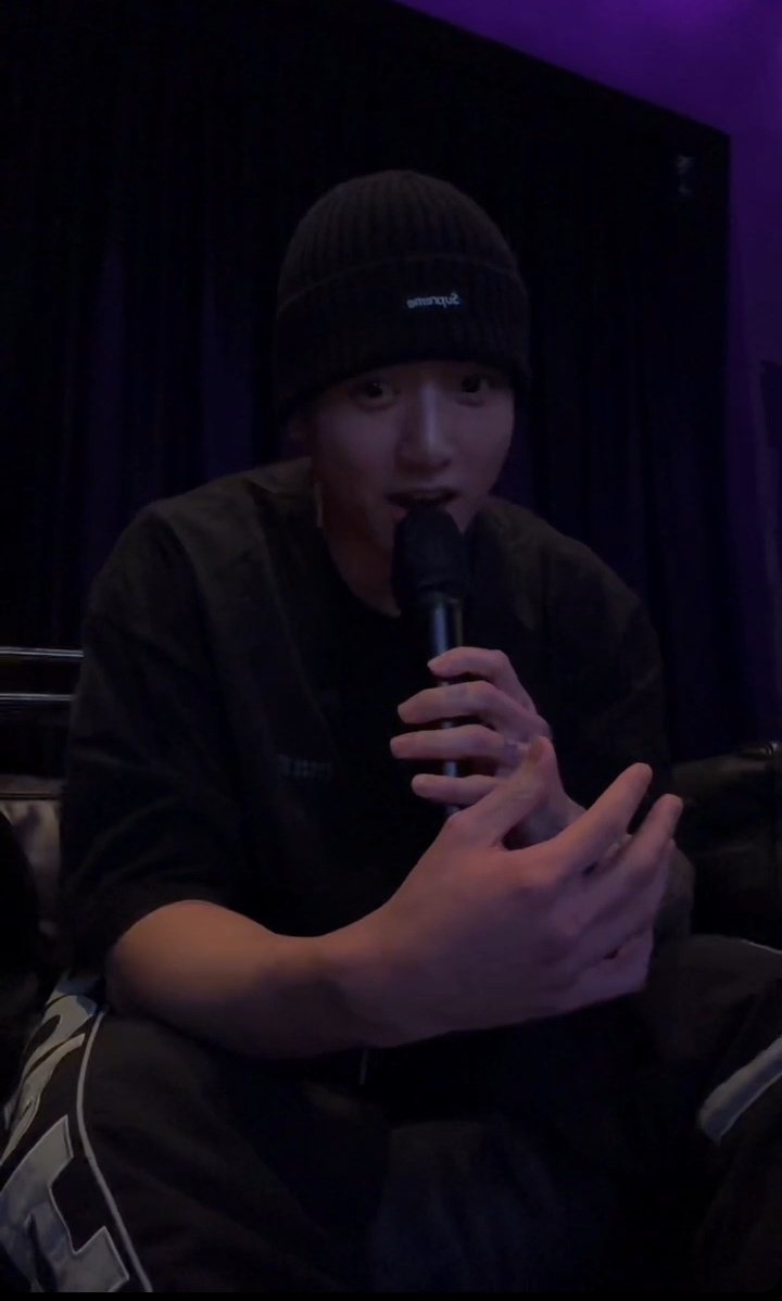 mubai__jk's tweet photo. อห จองกุกจับไมค์แล้ว เอาล่ะอาร์มี่คืนนี้ไม่ได้นอน 555555555555555 https://t.co/aCRBPo5yei