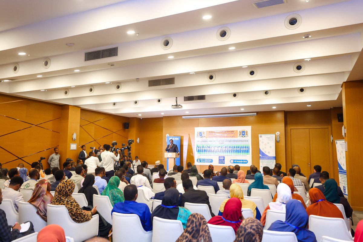 SomaliaMolsa's tweet photo. Minister of Labor and Social Affairs, H.E. @HonYusufMohamed, highlighted the significance of the Multidimensional Poverty Index (MPI) report in addressing poverty through data-driven policies that improve access to education, health, and basic services. #Somalia #MPILaunch https://t.co/kgej7MmBDg