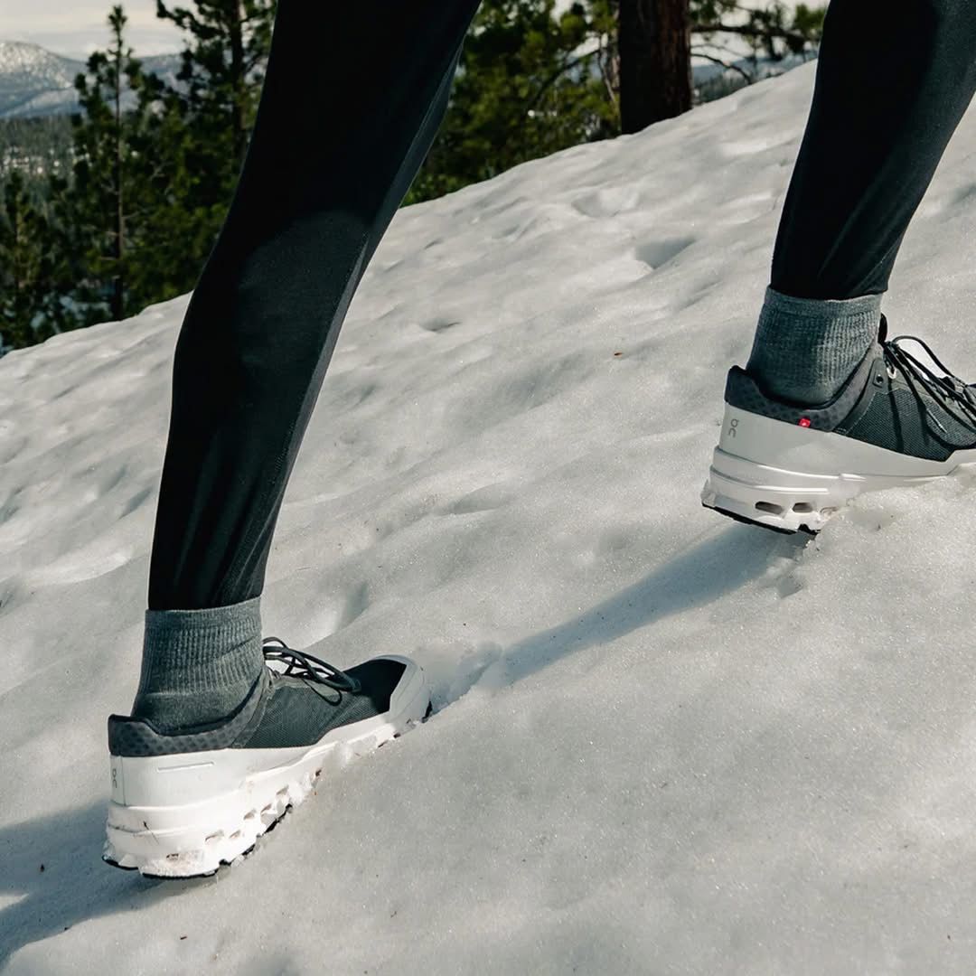 RunningRoomLdn's tweet photo. Whether you’re lounging by the fire or running snowy trails, keep your toes toasty and stylish with Feetures socks ❄️🧦
https://t.co/P0jCh7yCdF
#RunLondonRR #RunWithRR https://t.co/9WfVRaEw51
