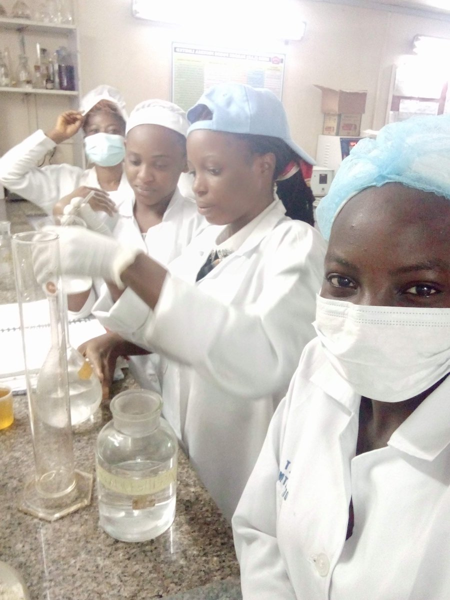 jam_ES_hadassah's tweet image. From lab to life!

Frame 1 &amp;amp; 2: Back to lab life after a 6-year break! First wet lab practical as an MSc student with my amazing colleague.

Frame 3: Fast forward to being a QC Lab Analyst, mentoring the next gen! SIWES student and I getting work done . #WomenInSTEM #MScLife