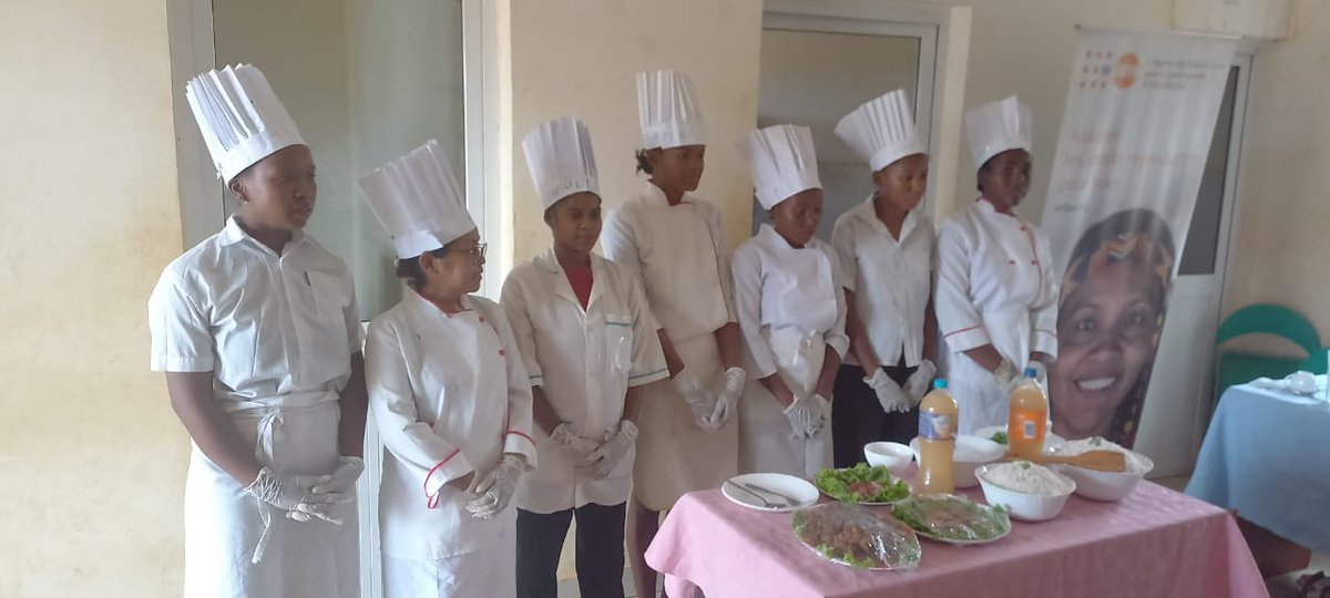 UNFPAMadagascar's tweet photo. Proud of these 18 young women who have successfully completed their training in culinary arts in #Diego ππ΄
Now, they're ready to boost the local economy by launching their #IncomeGeneratingActivities or by improving their performance in the hotel & restaurant sector.
#IRF https://t.co/fvYv1xrCiI
