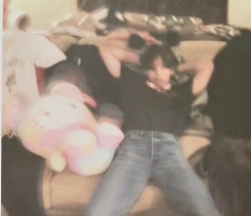 tkcoree's tweet photo. taekook and their hello kitty plushiee is still going strongggg 😭😭😭😭😭 https://t.co/MhQGuHAgsu