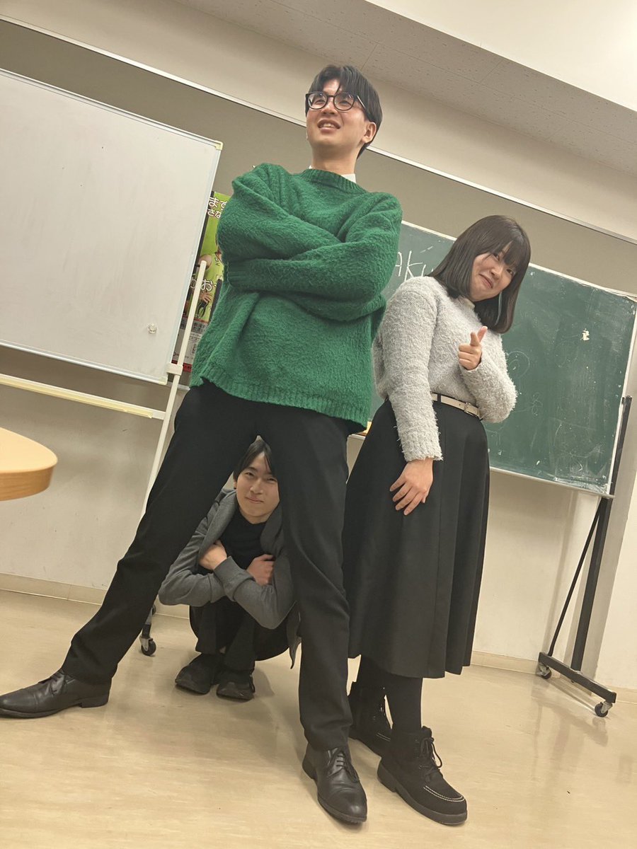hue_h_brass's tweet photo. 【WINTER CONCERT 2024まで残り4日】

こんにちは！学生指揮です！
新体制となり、全員が数学集団となりました🧮
毎日音楽の極限に挑戦しています🤓
音楽の可能性を∞に発散できるよう、気持ちを一つに収束して頑張ります！

#吹奏楽
#北海道教育大学函館校吹奏楽団
#WINTERCONCERT2024 https://t.co/4B2upbRW0F
