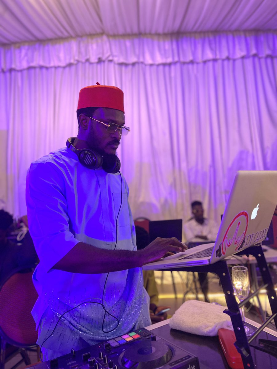 Dj__Ojay's tweet photo. When it’s an Igbo wedding…… 

#wedding #dj #weddingdj #abujadj #ndj #afterpartydj #Nigerianweddingdj #aftobeat https://t.co/bsPsVdEE6H