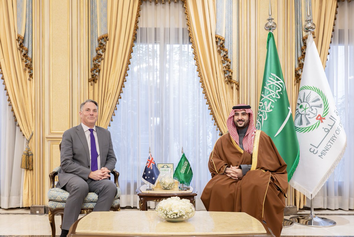 kbsalsaud's tweet photo. بحثت خلال لقائي مع معالي نائب رئيس الوزراء وزير الدفاع الأسترالي ريتشارد مارلز العلاقات الثنائية بين بلدينا الصديقين في المجال الدفاعي، واستعرضنا آخر التطورات في المنطقة والعالم والجهود المبذولة حيالها لدعم الأمن والاستقرار، وناقشنا عددًا من المسائل ذات الاهتمام المشترك. https://t.co/PmwbgReXtx