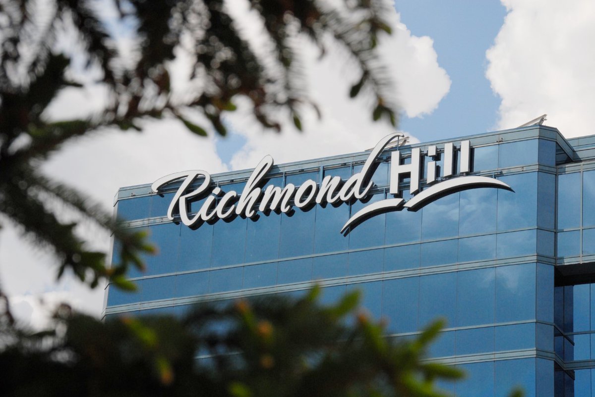 myRichmondHill's tweet photo. Wondering what our hours are over the holidays? Check out our Holiday Service Schedule! It includes Access Richmond Hill holiday hours, library and community facility hours, emergency services details, and more. https://t.co/Rq1SIyNArt https://t.co/vsVxrghT12