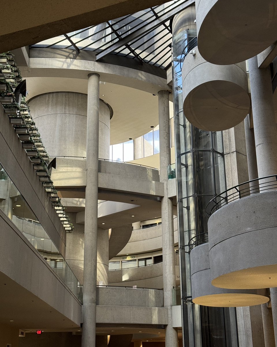 zoeloveshouses's tweet photo. thank you for putting some respect on portman’s name. he also designed the westin bonaventure in DTLA, one of my favorite places in the world. highly recommend going on a date there and just wandering around for hours https://t.co/tlkebhnUWk
