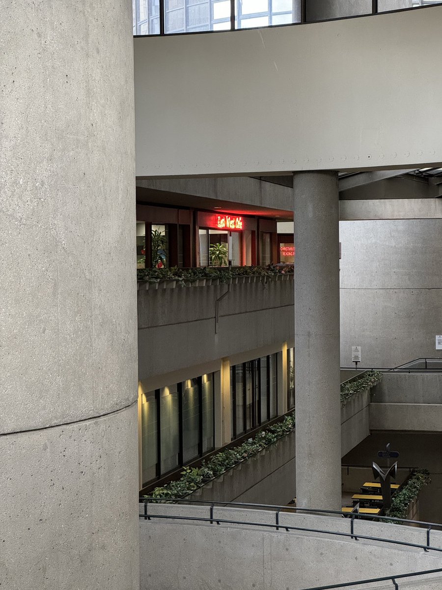 zoeloveshouses's tweet photo. thank you for putting some respect on portman’s name. he also designed the westin bonaventure in DTLA, one of my favorite places in the world. highly recommend going on a date there and just wandering around for hours https://t.co/tlkebhnUWk