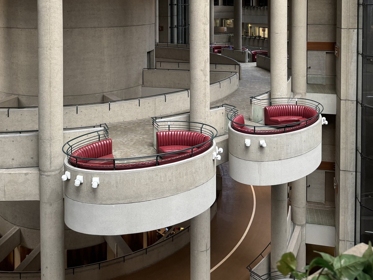 zoeloveshouses's tweet photo. thank you for putting some respect on portman’s name. he also designed the westin bonaventure in DTLA, one of my favorite places in the world. highly recommend going on a date there and just wandering around for hours https://t.co/tlkebhnUWk