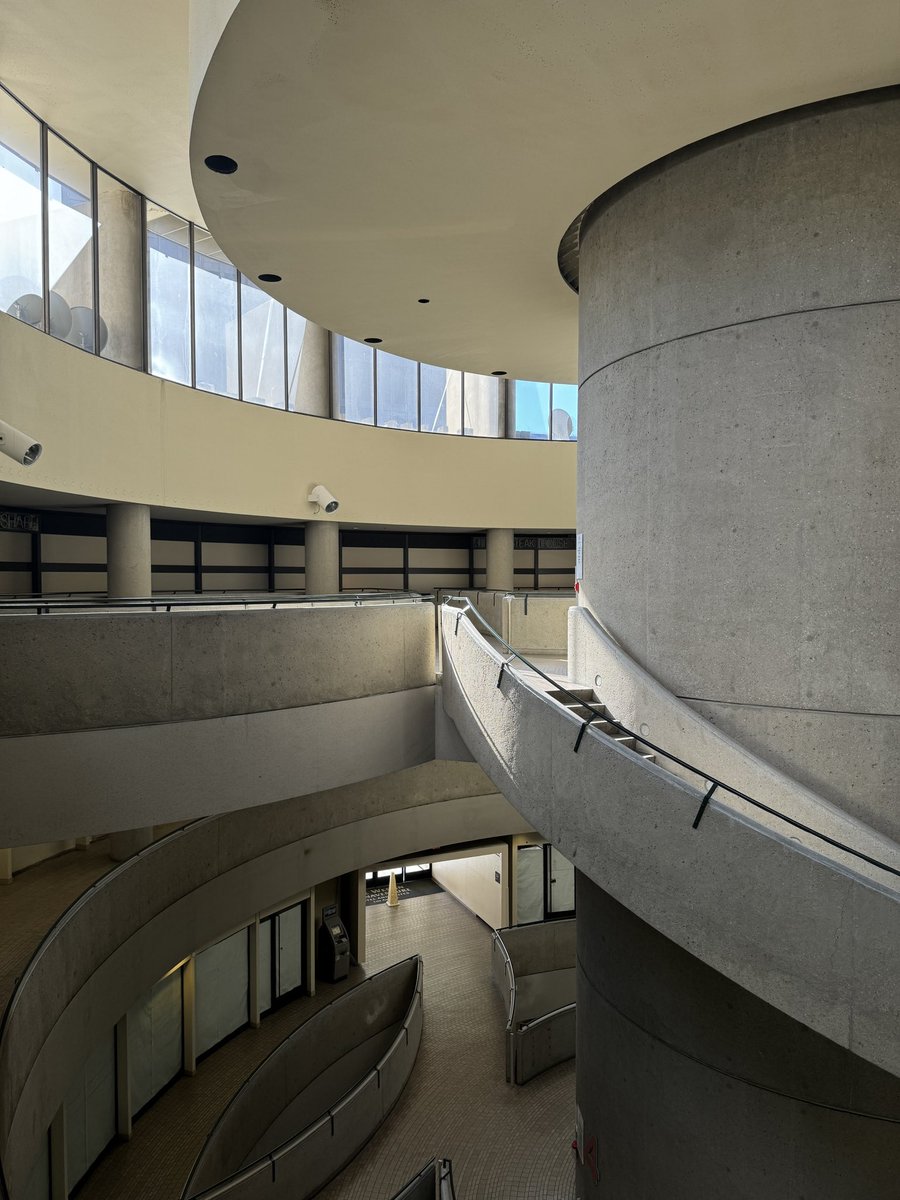 zoeloveshouses's tweet photo. thank you for putting some respect on portman’s name. he also designed the westin bonaventure in DTLA, one of my favorite places in the world. highly recommend going on a date there and just wandering around for hours https://t.co/tlkebhnUWk