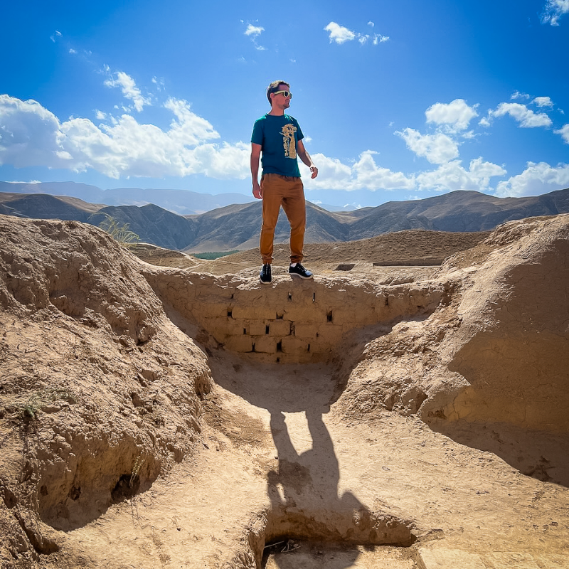 My #Turkmenistan experience in pictures 🚶‍♂️🚶‍♂️⁠🇹🇲⁠
1. ⁠#Camel on the road near #Merv⁠
2. ⁠In the #ferrisWheel of Alem Center⁠
3. ⁠On the walls of #OldNissa⁠
⁠
polarsteps.com/AdrianSameli/1…
⁠
#asabbatical #sabbatical #travelstory #turkmenistan #türkmenistan #centralasia