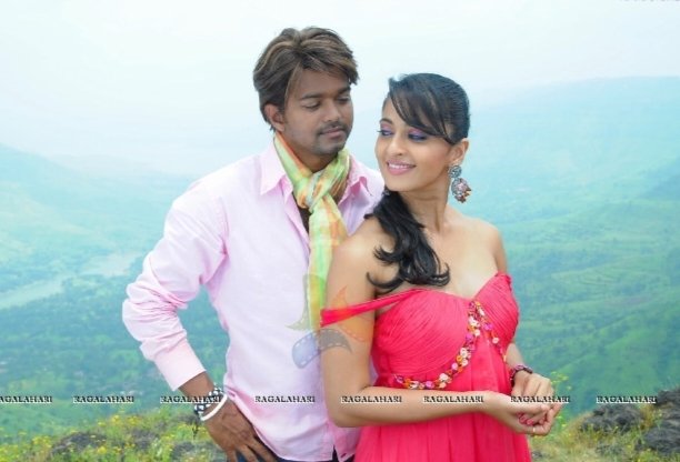 AnushkaCults's tweet photo. Celebrating 15 Years 🔥 for The Pair 😍
#ThalapathyVijay #AnushkaShetty
#15YearsOfVettaikaaran https://t.co/vnUhEzIg5F
