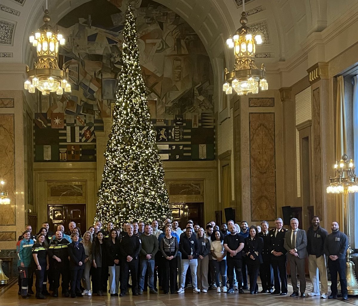 De oud&amp;nieuw nacht is een prachtige nacht om te werken. Maar ook een spannende nacht. Wat gebeurt er en kom ik weer heel thuis. Vandaag werd een deel van de collega’s door bgm Schouten ontvangen in het stadhuis van Rotterdam om ze te bedanken voor hun inzet. Een mooie traditie.