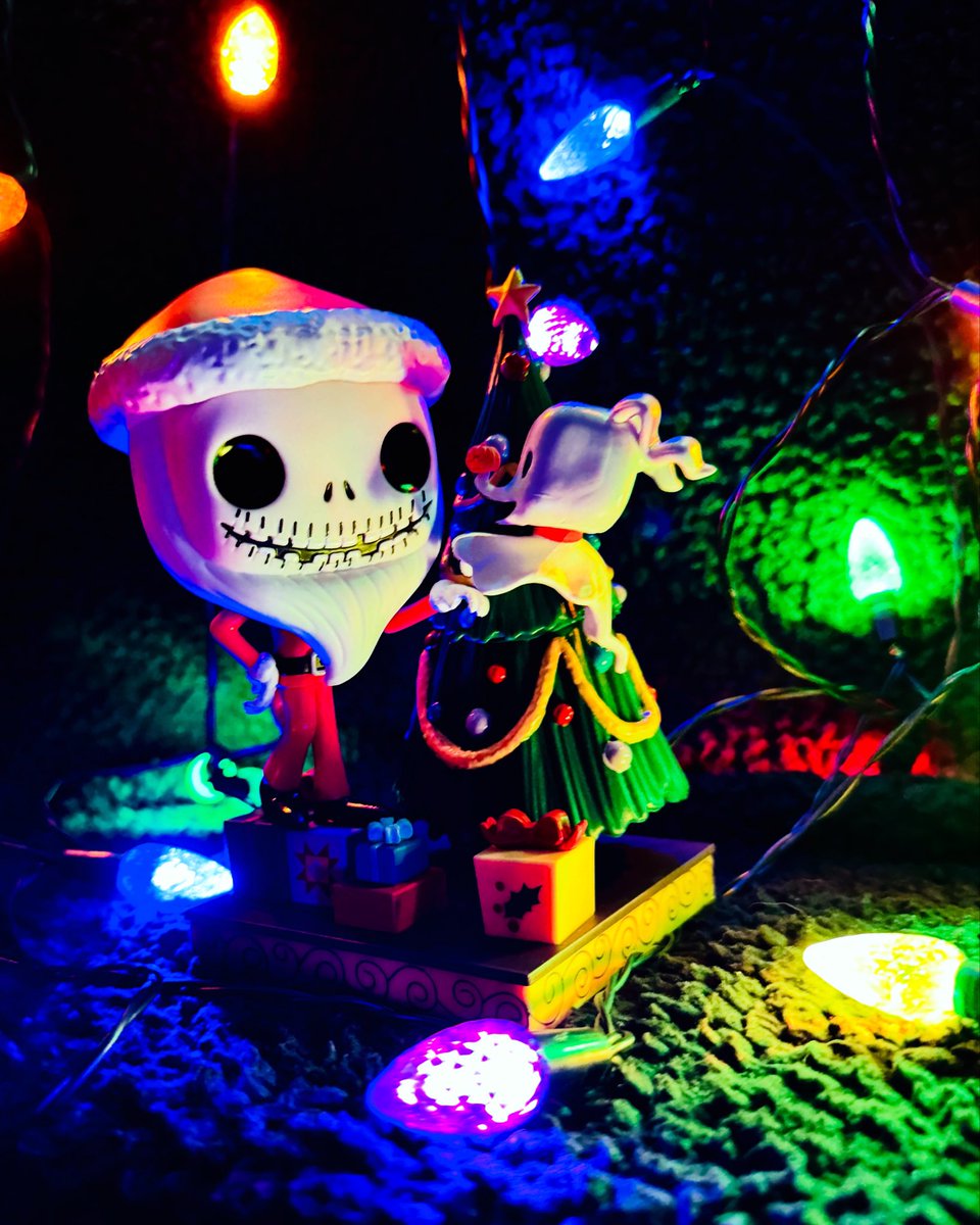 verafunatic's tweet photo. Dec 18 - Twinkling Lights
#WinterFunkoLand #WinterPhotoADay #funkophotoaday #funkophotoadaychallenge #christmas #toyphotography #funko #funkocommunity #funkofamily #funkoeurope #funkounboxed #fotm #fotw #myfunkostory #funaticoftheweek #funaticofthemonth https://t.co/86406EqdQS