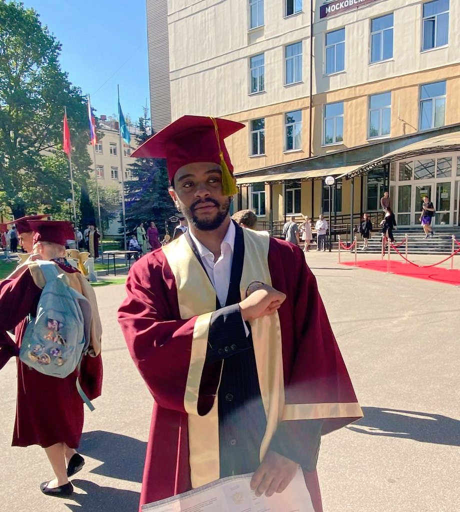 _AfricanSoil's tweet photo. 𝗔𝗳𝗿𝗶𝗰𝗮𝗻𝘀 𝘀𝘁𝘂𝗱𝘆𝗶𝗻𝗴 𝗶𝗻 𝗥𝘂𝘀𝘀𝗶𝗮 | 🇷🇺 🎓

This is Vuyani Nogwanya (South African). He was studying Economics in Russia, graduated in October this year. He will be returning to South Africa in the coming days. 

In Russia, after you're finished with your studies, you are assisted to return back home. It's not easy to get a job or citizenship. Vacancies are reserved for Russian citizens, hence Russian unemployment rate is just below 3%, among the lowest in the world. 

Vuyani might need your assistance in terms of getting a good, reputable employer (Finance, Economics) and will certainly teach you a bit of Russian 😉 we spoke to his family. They're so proud of him.  Congratulations Vuyani and Well Done!  🎉🎊✨️