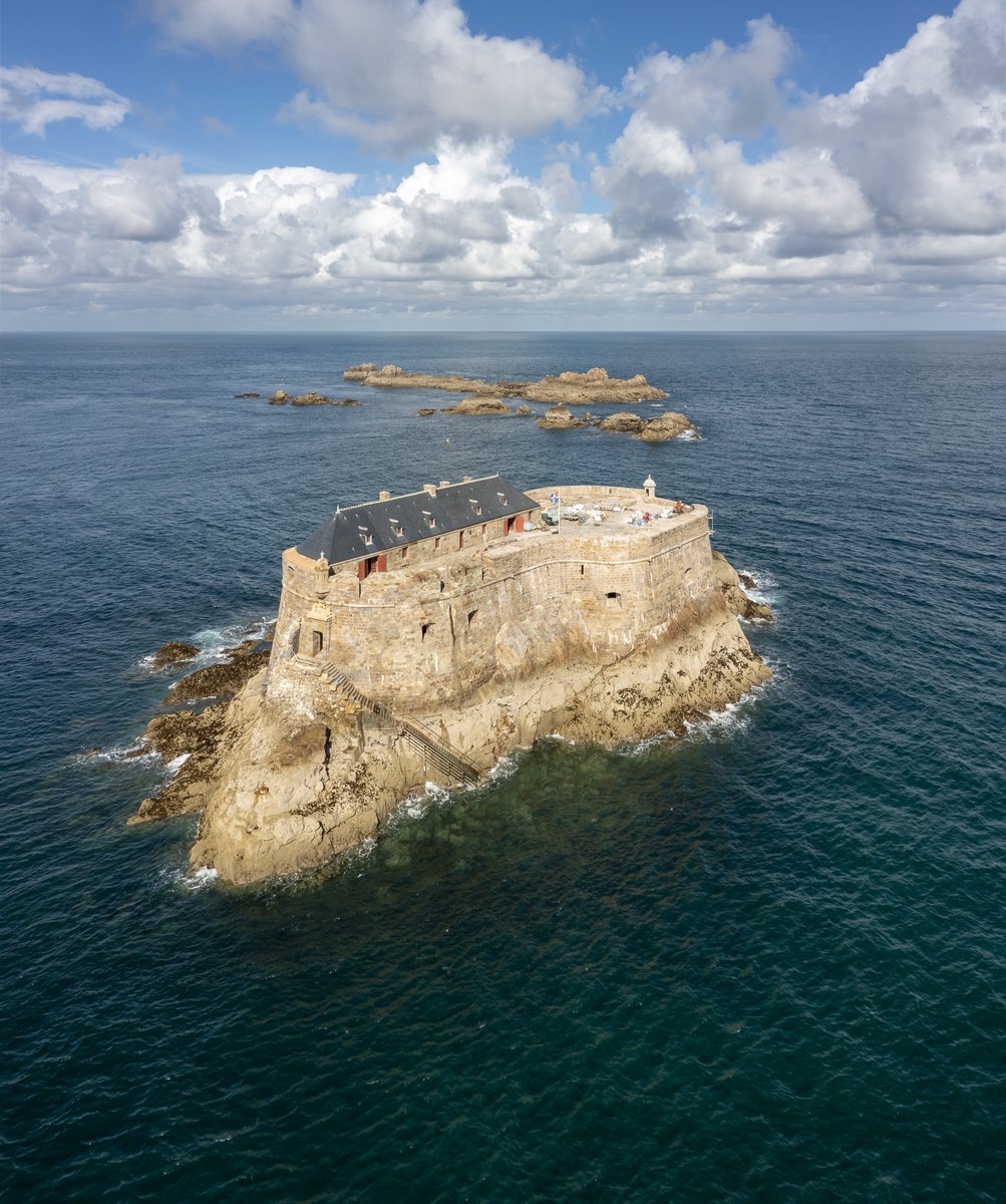 Les travaux continuent au fort de la Conchée (Ille-et-Vilaine) !

🏆 En 2022, la <a href="/Fond_Merimee/">Fondation Mérimée</a>  a remis le Grand Trophée Dassault Histoire et Patrimoine au fort de la Conchée afin de récompenser plus de 30 années de restauration.

📸 © Eric Sander