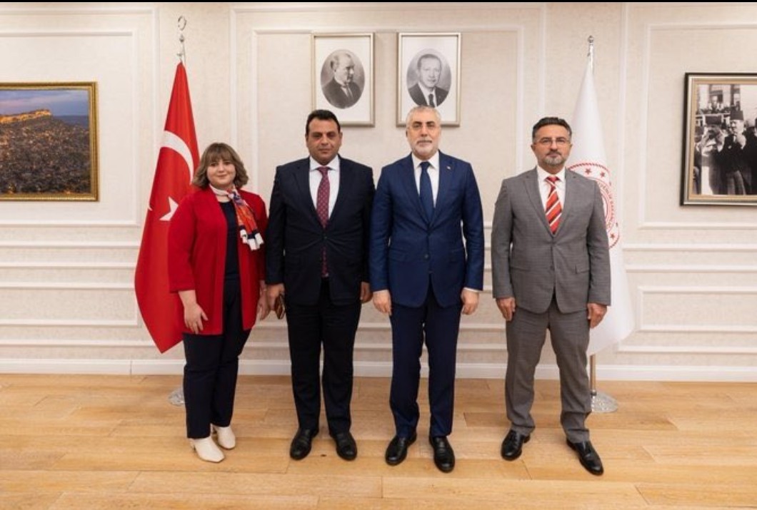 @KavusmusUm44759 Sayın Bakanım <a href="/isikhanvedat/">Prof. Dr. Vedat Işıkhan</a> Sayın <a href="/Onuronal_/">Onur Önal</a> Hocamızı dinlediğiniz ve misafir perverliginiz için 3️⃣3️⃣0️⃣8️⃣ staj ve çıraklık mağdurları olarak sizlere teşekkür ederiz ‼️
#3308OnurluMücadeleyleÇözümYolunda