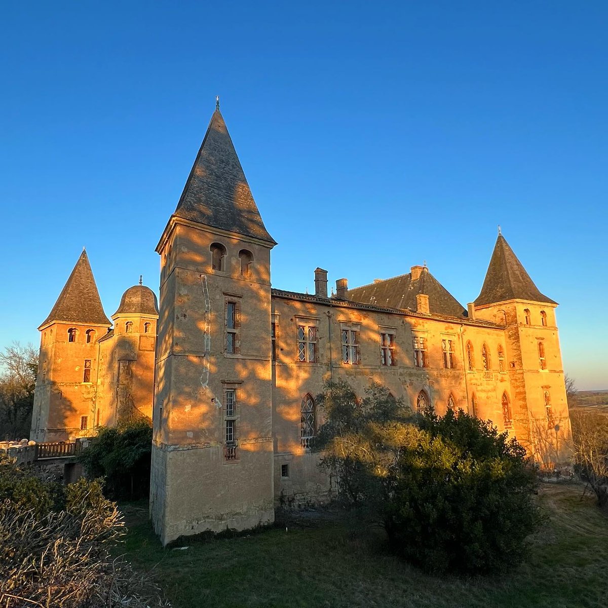 Bon dimanche depuis le château de Caumont (Gers) !

🏆 En 2022, la <a href="/Fond_Merimee/">Fondation Mérimée</a> , a remis le Prix François Sommer (30 000 €) aux propriétaires du château de Caumont pour la restauration du pavillon de chasse.

📸 © Château de Caumont