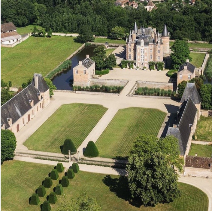 Découvrons une archive du château de la Ferté-Imbault (Loir-et-Cher) !

🏆 En 2019,  la <a href="/Fond_Merimee/">Fondation Mérimée</a> , avec le soutien de la Fondation François Sommer, a accordé un soutien  de 20 000 € pour la restauration des écuries et de la sellerie.

📸 © Château de la Ferté-Imbault