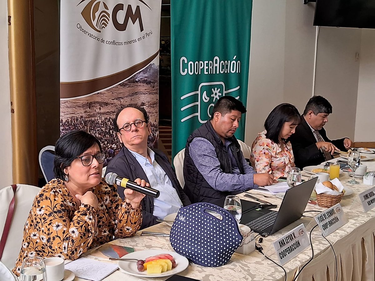 OCMPeru's tweet photo. 🔴 En Vivo | #35OCM

“En el caso #TíaMaría, su Estudio de Impacto Ambiental se aprobó el 2014, pero este pierde vigencia tras 5 años según la ley. La empresa debería presentar un nuevo estudio, pues el territorio cambia”, Ana Leyva.

 ➡️  https://t.co/mIK5py17vH https://t.co/hZlmr3hOFq