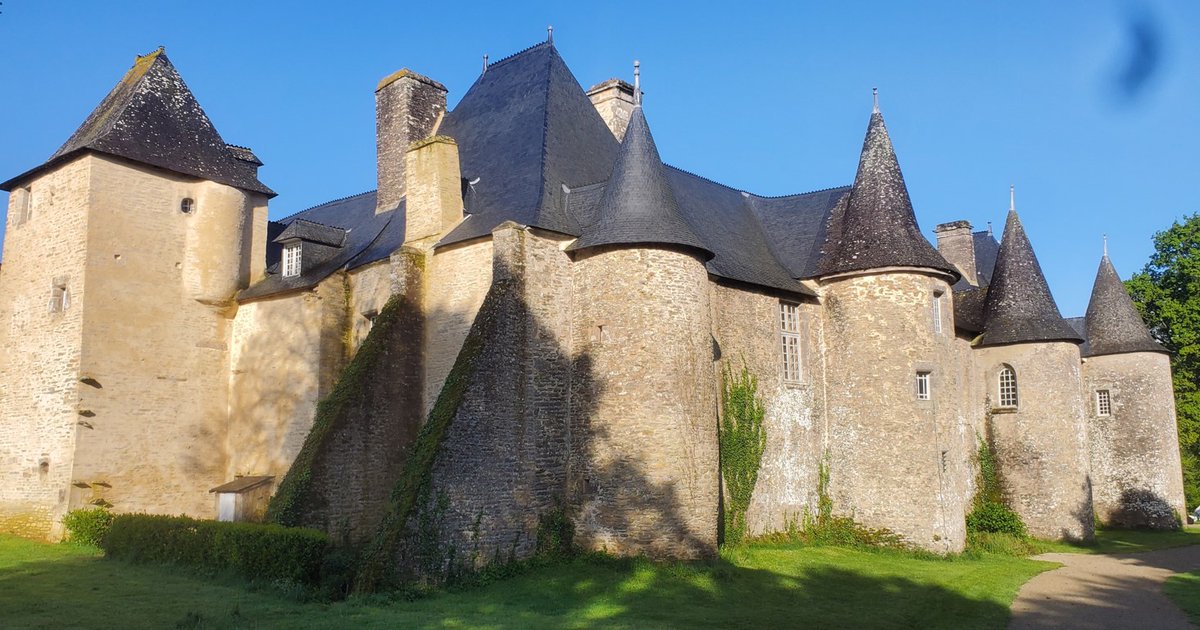 Bonne semaine depuis le château de Callac (Morbihan) !

🏆 En 2012, la <a href="/Fond_Merimee/">Fondation Mérimée</a>  a remis le Prix Restauration (10 000 €) au château de Callac dans le cadre de la restauration de l'aile Est et le 4ème pavillon de la cour.

© Château de Callac