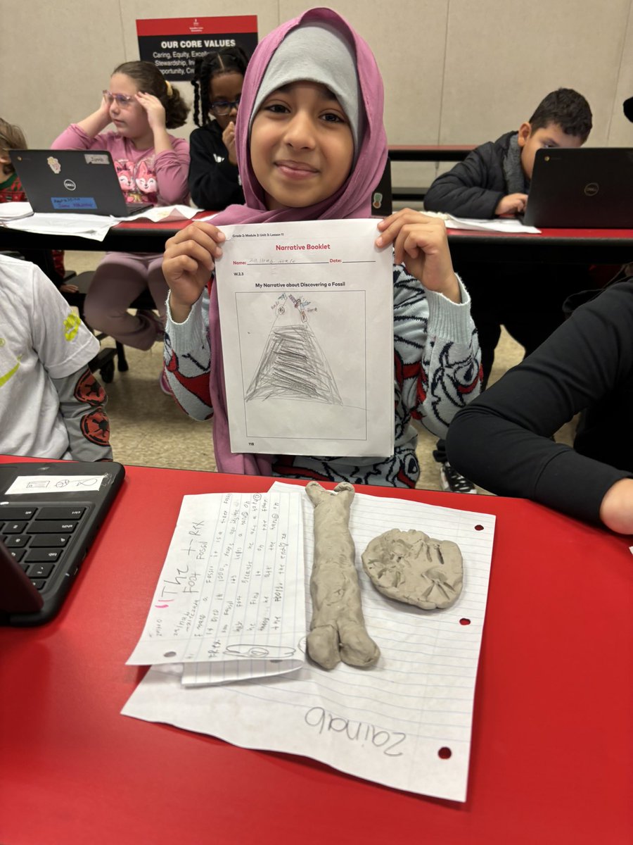 apierson4216's tweet photo. Celebrating our learning as paleontologists discovering fossils!! 🦴 
@MrBoyer134 @KlondikeLane @MrJadSalameh https://t.co/d0doUDft9T