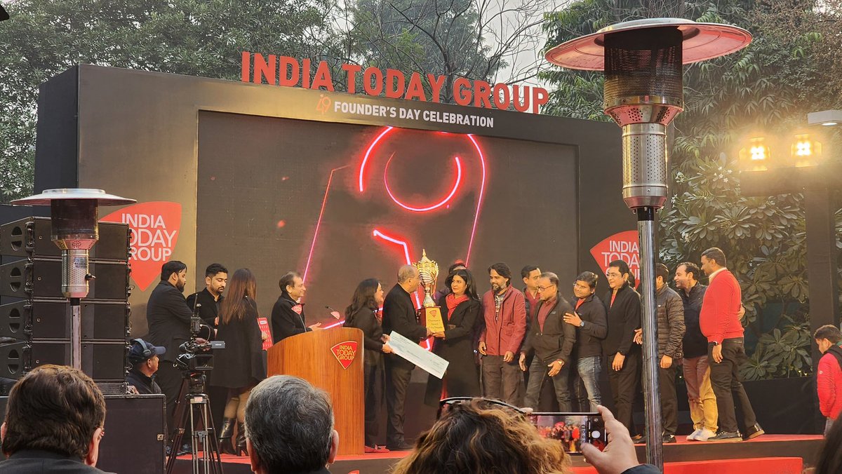 anjanaomkashyap's tweet photo. First ever Award for a first ever show! Honoured to recieve the Chairman’s Award of the decade. ‘The Helicopter shot’ for Lok Sabha elections coverage was a leap of faith. Covering elections like no one else has ever done. Becoming the voice of this country. 100 take offs, a hundred landings, 100 seats, ground reports to mega Rajtilak shows across 13 states and 30 days of continuous travel with 19 rocksolid interviews and the making of a 100 helipads. This wouldnt have been possible without our grand Aajtak team . I share this award with the stringers at every location who helped us shoot beautiful stories from Itra making in Kannauj to Sandeshkhali controversy, from Surat diamond city to Gopalganj, the cameramen who braved 48 Degree centigrade, the producers who managed the stories, the ground team that went on to the final location for 8 pm Rajtilak, the chopper team and our pilots. Truly deserved by a team that is super professional and exceptional. 🚁