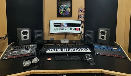 Final deadlines before the festive season begins. How’s your week going so far? 🌲
#muscproduction #audioproduction #studiotime #antelopeaudio