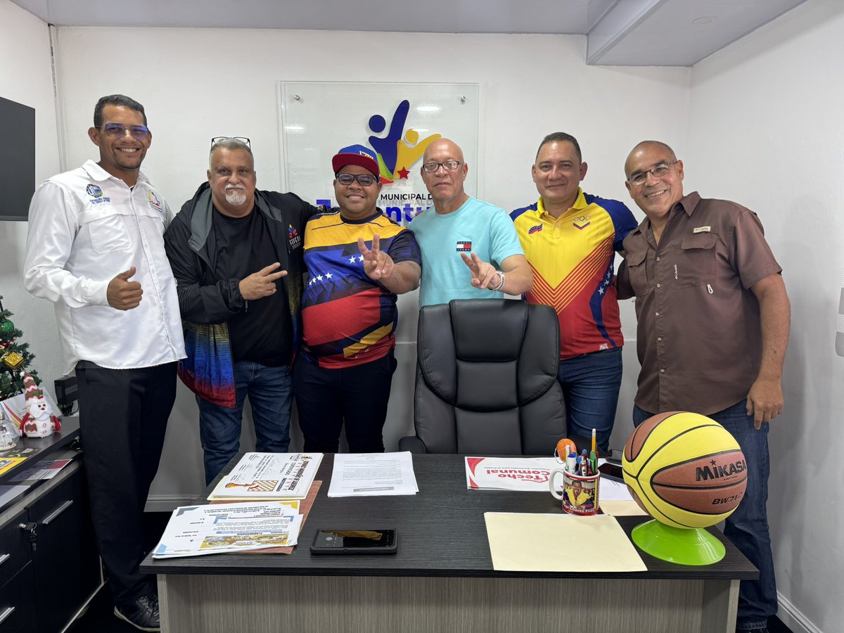 Estoy recibiendo en las instalaciones de <a href="/imjuderaocbo/">ImjuderaoCBO</a>  al presidente de IDEBOL el profesor Omar Goudet, y su equipo de trabajo, tocando el tema organizado para la gran inauguración de la Piscina Olímpica de Ciudad Bolívar, la Misa del deporte 2025 y otros temas de interés