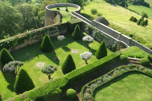 Bon dimanche depuis le château de Montréal (Dordogne) !

🏆 En 2017, la <a href="/Fond_Merimee/">Fondation Mérimée</a>  a remis le Prix Restauration (10 000 €) au château de Montréal pour la restauration de la façade Nord de l’édifice.

📸 © Dominique Robert Repérant