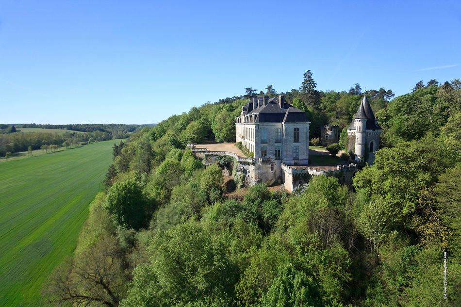 Bonne semaine depuis le château de Vaugoubert (Dordogne) !

🏆 En 2017, la <a href="/Fond_Merimee/">Fondation Mérimée</a> a remis, avec le soutien du groupe <a href="/Patrice_Besse/">Patrice-Besse Immo</a> et de Dominique de la Fouchardière (SLA Verspieren),le Prix du Jeune Repreneur (25 000 €) aux propriétaires.

📸 © Château de Vaugoubert