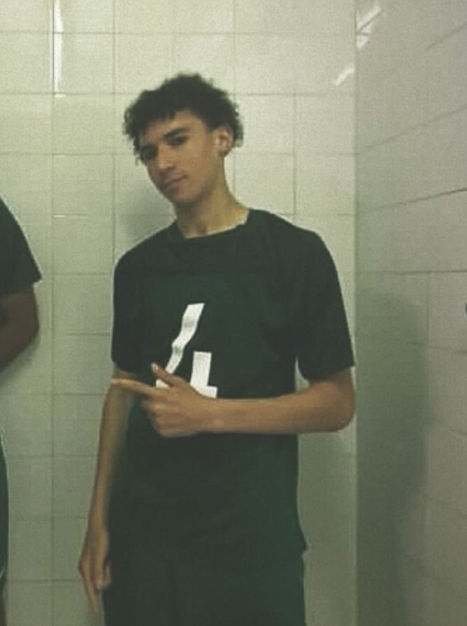 CordierAlice2's tweet image. Najib, 15 ans, a MASSACRÉ Inès de 40 coups de couteaux pour lui voler son portable.

Les victimes ont des visages, les meurtriers aussi.

Il est mineur il ne prendra que peu de prison alors qu’il a détruit une vie et une famille. 

15 ans et déjà un barbare.