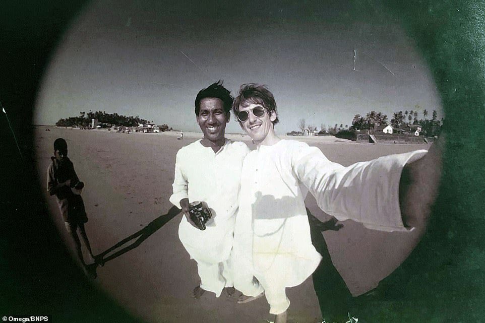 apple_c0rps's tweet photo. george harrison’s first trip to india (1966) !! https://t.co/IMVeiiuBy9
