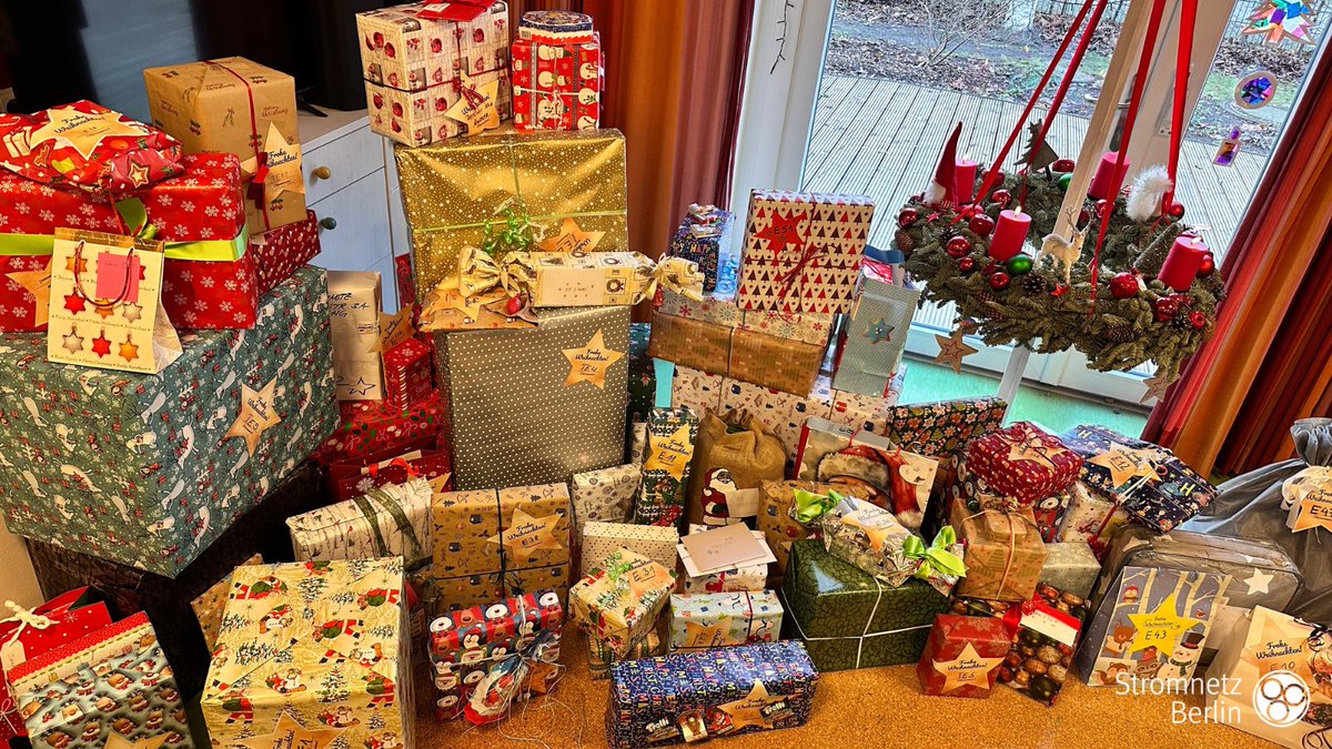 170 🎁 haben unsere Kolleg*innen zusammengetragen, um den Kindern von #BerlinerHerz sowie dem Kinder- und Jugendhaus Bolle auch dieses Jahr wieder ein Lächeln ins Gesicht zu zaubern. 

Vielen Dank an alle für ihr #Engagement 💙
