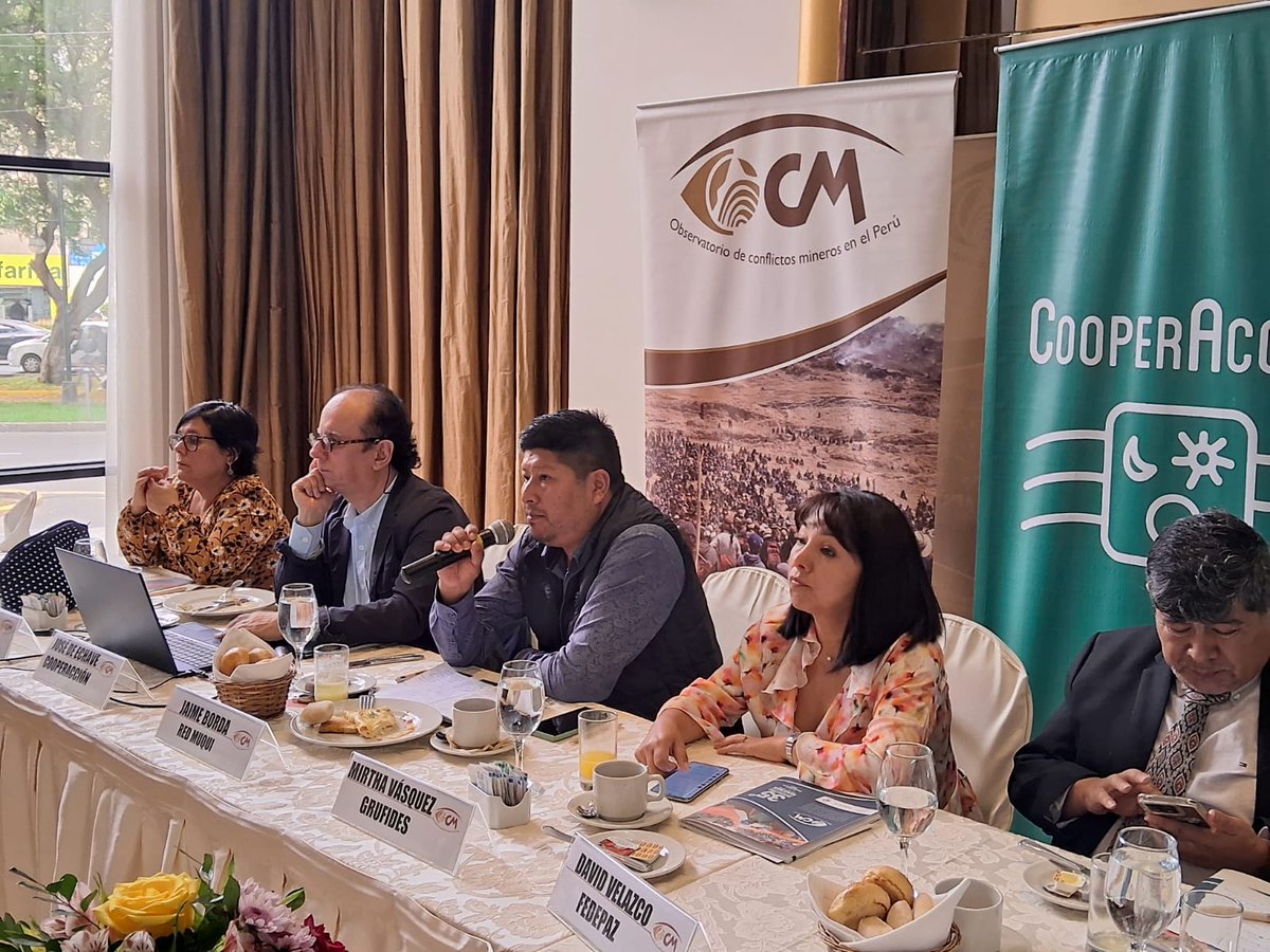 OCMPeru's tweet photo. 🔴 En Vivo | #35OCM

“Los casos Tía Maria en Valle de Tambo, y Río Blanco en Piura son preocupantes. En ambos territorios, la población rechazó en consultas ciudadanas estos proyectos, pues existen actividades económicas alternativas”, @jcborda 

  ➡️  https://t.co/mIK5py17vH https://t.co/xclJRBSmr6