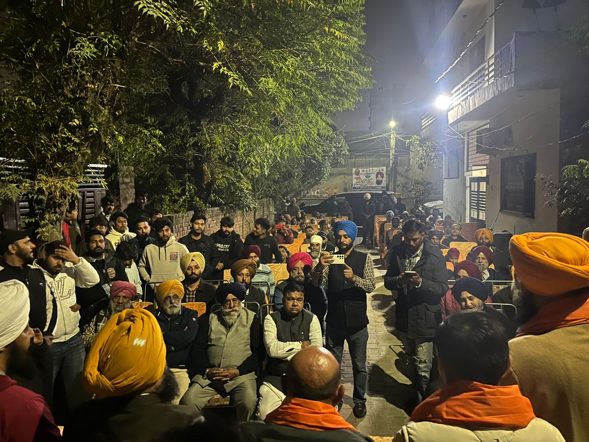 ਲੁਧਿਆਣਾ ਪੱਛਮੀ ਦੇ ਵਾਰਡ ਨੰ. 56 'ਚ ਗੁਰੂ ਅਮਰਦਾਸ ਨਗਰ ਵਿਖੇ ਆਮ ਆਦਮੀ ਪਾਰਟੀ ਦੇ ਉਮੀਦਵਾਰ ਸ: ਤਨਵੀਰ ਸਿੰਘ ਧਾਲੀਵਾਲ ਜੀ ਦੇ ਹੱਕ 'ਚ ਰੱਖੀ ਗਈ ਚੌਣ ਮੀਟਿੰਗ 'ਚ ਸਮੂਹ ਇਲਾਕਾ ਨਿਵਾਸੀਆਂ ਨੂੰ ਵੱਧ ਚੜ੍ਹ ਕੇ ਝਾੜੂ ਦਾ ਬਟਨ ਦਬਾ ਕੇ ਆਪ ਦੇ ਹੱਕ 'ਚ ਵੋਟ ਭੁਗਤਾਉਣ ਦੀ ਅਪੀਲ ਕਰਦੇ ਹੋਏ #GurpreetGogi #LudhianaWest #AamAadmiParty