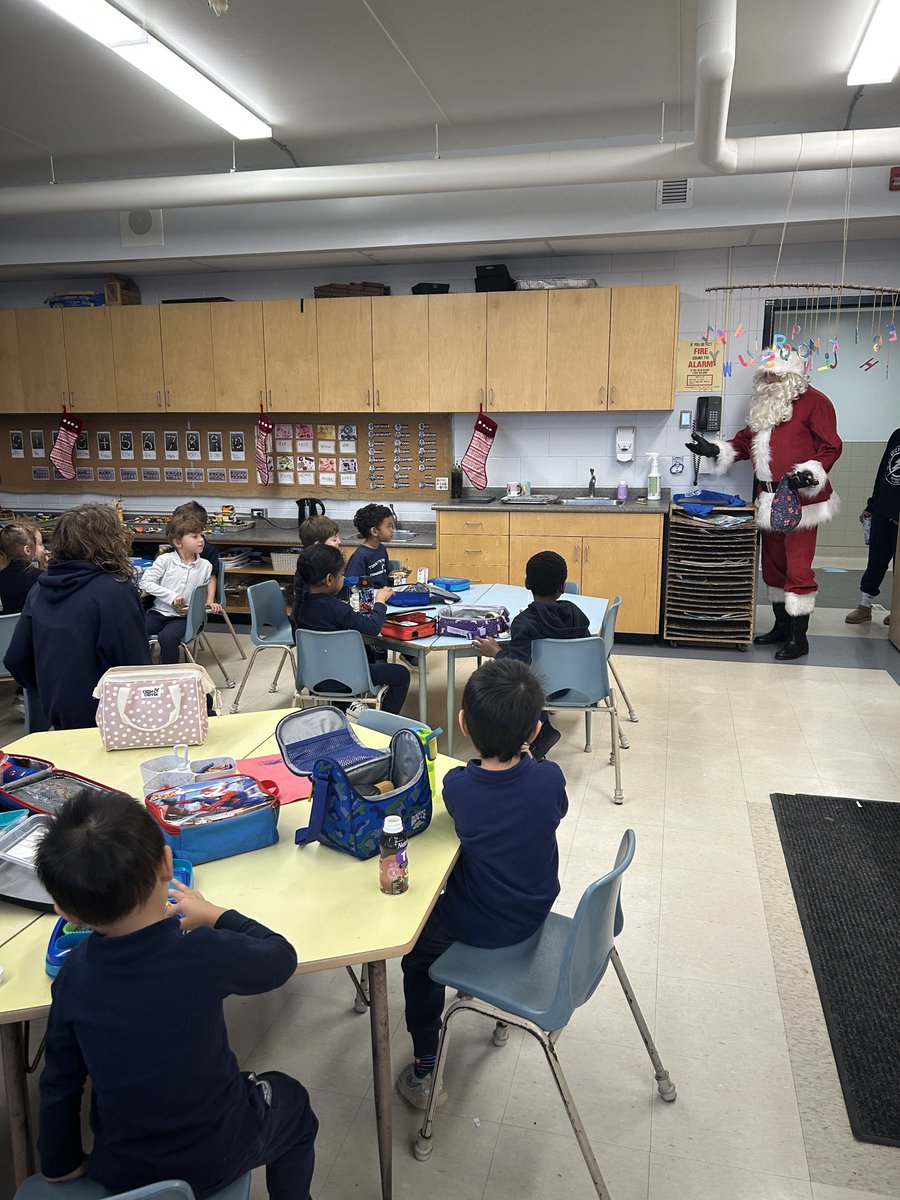 A special visitor! 🎅🌲❤️