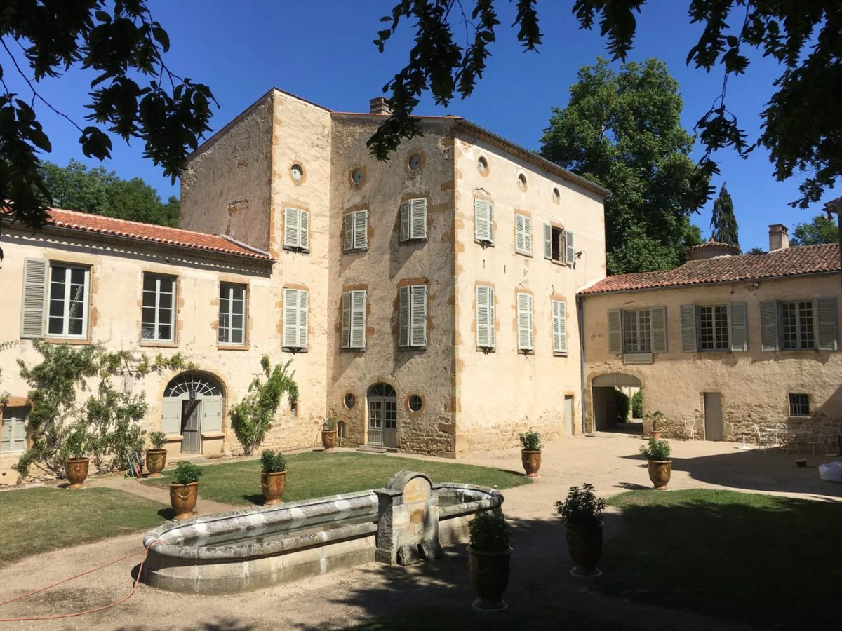Bon dimanche depuis le château de Montfleury (Puy-de-Dôme) !

🏆 En 2021, la <a href="/Fond_Merimee/">Fondation Mérimée</a> a remis le Prix Accessibilité (3 000 €) aux propriétaires pour les travaux de mise accessibilité du château aux personnes en situation de handicap.

📸 © Château de Montfleury
