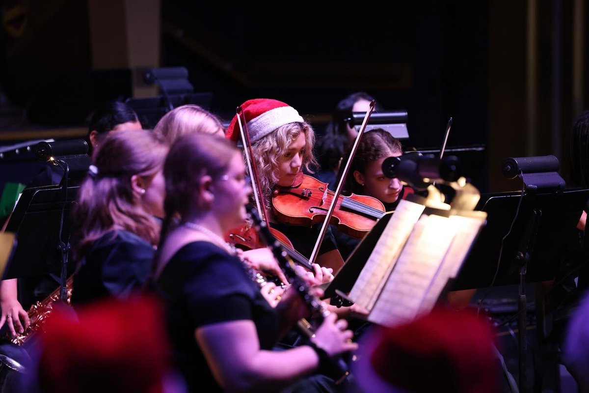 Catholic High's Visual &amp; Performing Arts Department put on a fantastic Christmas Concert &amp; Art Sale on Friday, December 13! Our young women's talents shined throughout the auditorium as they spread Christmas joy to all in attendance! 🎄🎶🎨🩰❤️