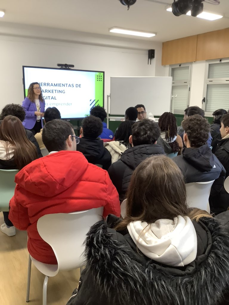 Aprendiendo Marketing digital para aplicar a nuestros proyectos de empresa desde nuestra APE
<a href="/IES_Andalan/">IES Andalán</a> <a href="/fpandalanciclos/">FP Andalán</a> <a href="/fp_aragon/">FP Aragón</a> #PlanDeRecuperacion #nextgenerationeu