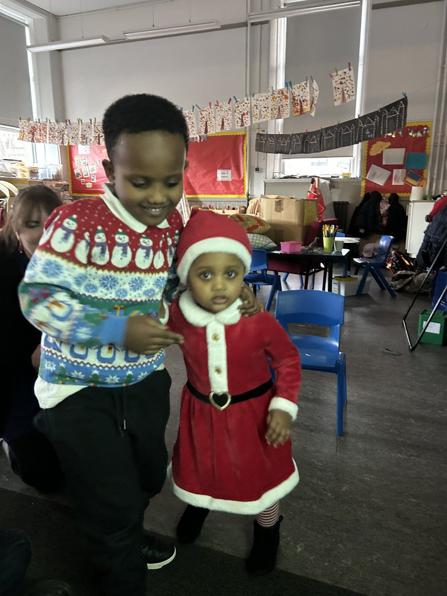 M was delighted to bring Mrs Claus (his wee sister 🥲) in to see the class this afternoon. What a proud big brother 🥰♥️🎄 <a href="/IbroxMrsHanks/">Primary 1 🍎 Ibrox PS</a>