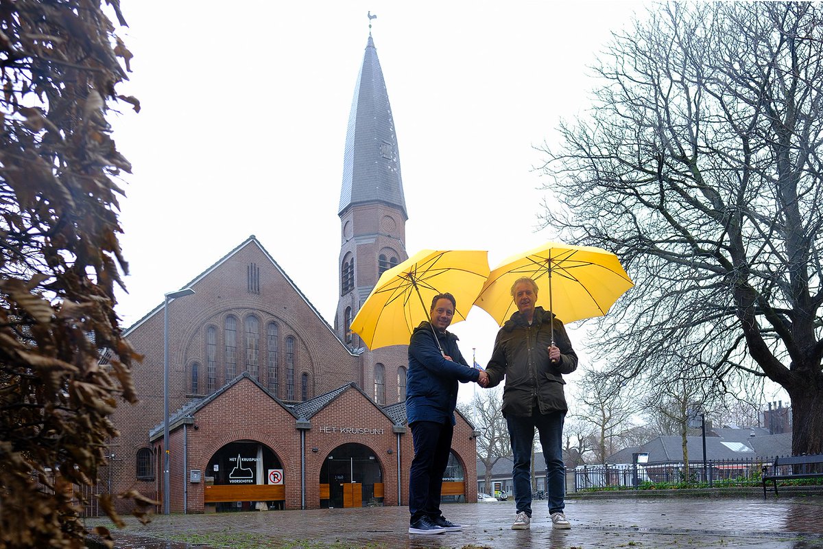 Anterieure overeenkomst getekend voor woningen naast Kruispuntkerk | Voorschoten. Lees meer via 👉 tinyurl.com/2p93p554.