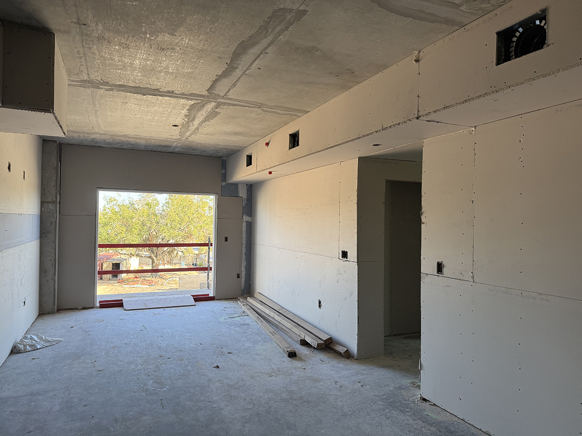 FSPArchitects1's tweet image. 🏗️ Big progress at Breeze Winter Haven! The sixth floor is prepped for painting, drywall is up on floors three to five, and stucco work has started outside.
Shout-out to Six/Ten Properties, DevMar, and WPC for bringing this project to life! Stay tuned for more updates! ✨👏