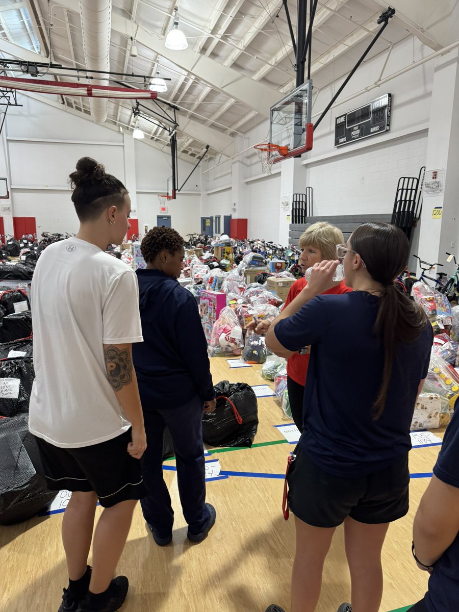 Thank you so much to the Salvation Army for allowing us to help with the Toy Drive today. We are grateful to be connected to you all! 

It was a true pleasure to get out in the community and give a helping hand to those in need!! 🤍
