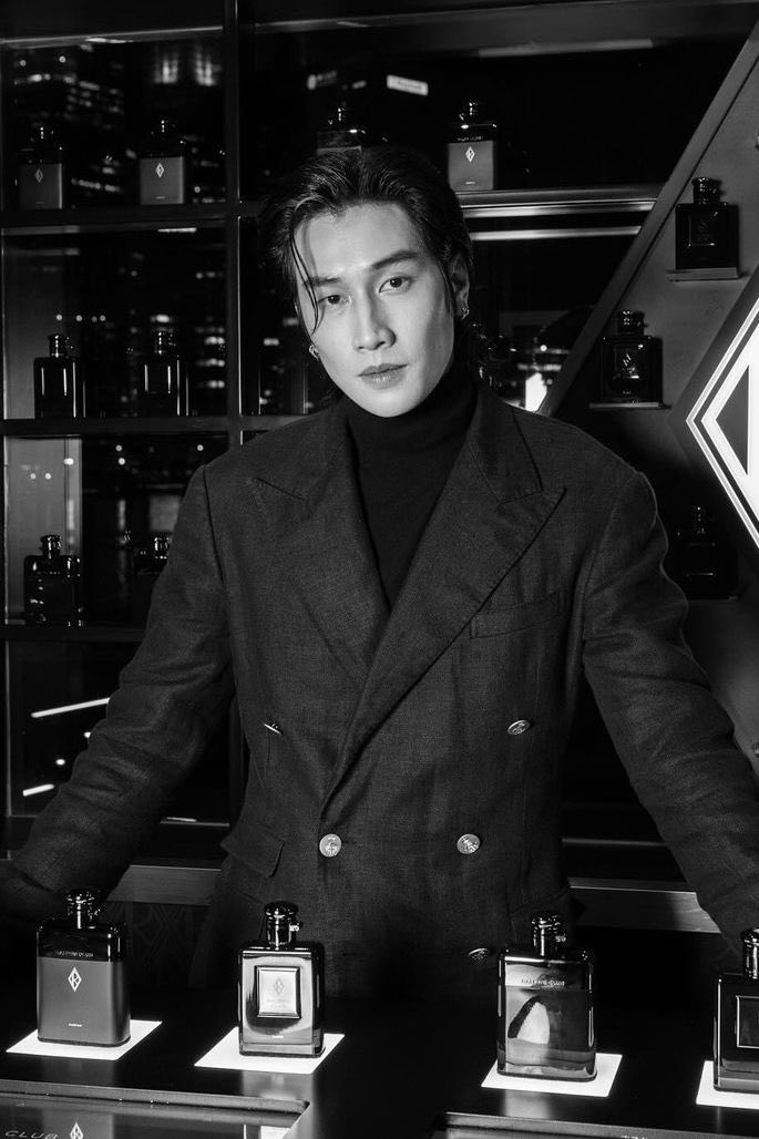 triple_agent_'s tweet photo. Perfection is their middle name 🖤♥️
#BibleWichapas
#XiaoZhan
#RalphsClub
#RalphLauren https://t.co/zSPdk7ymM3